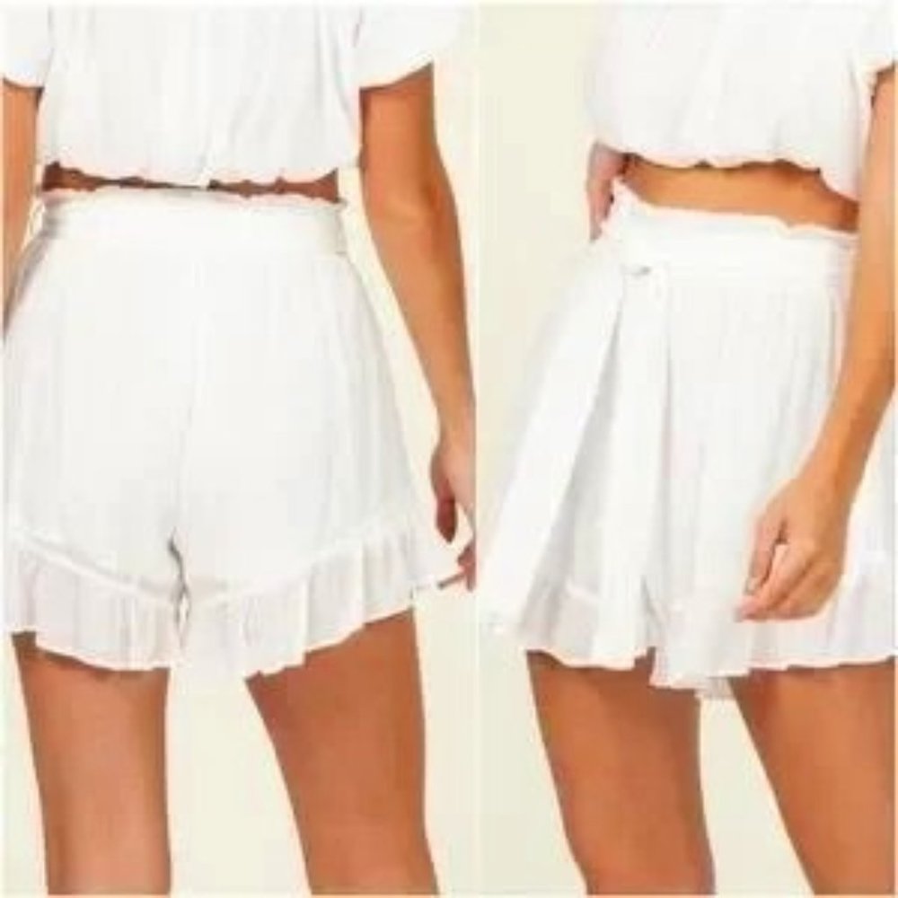 LOOK AT THESE BEAUTIFUL SHORTS, LINED, BEACHY SUMMER, TRINDY TIE WAIST. - Picture 1 of 4